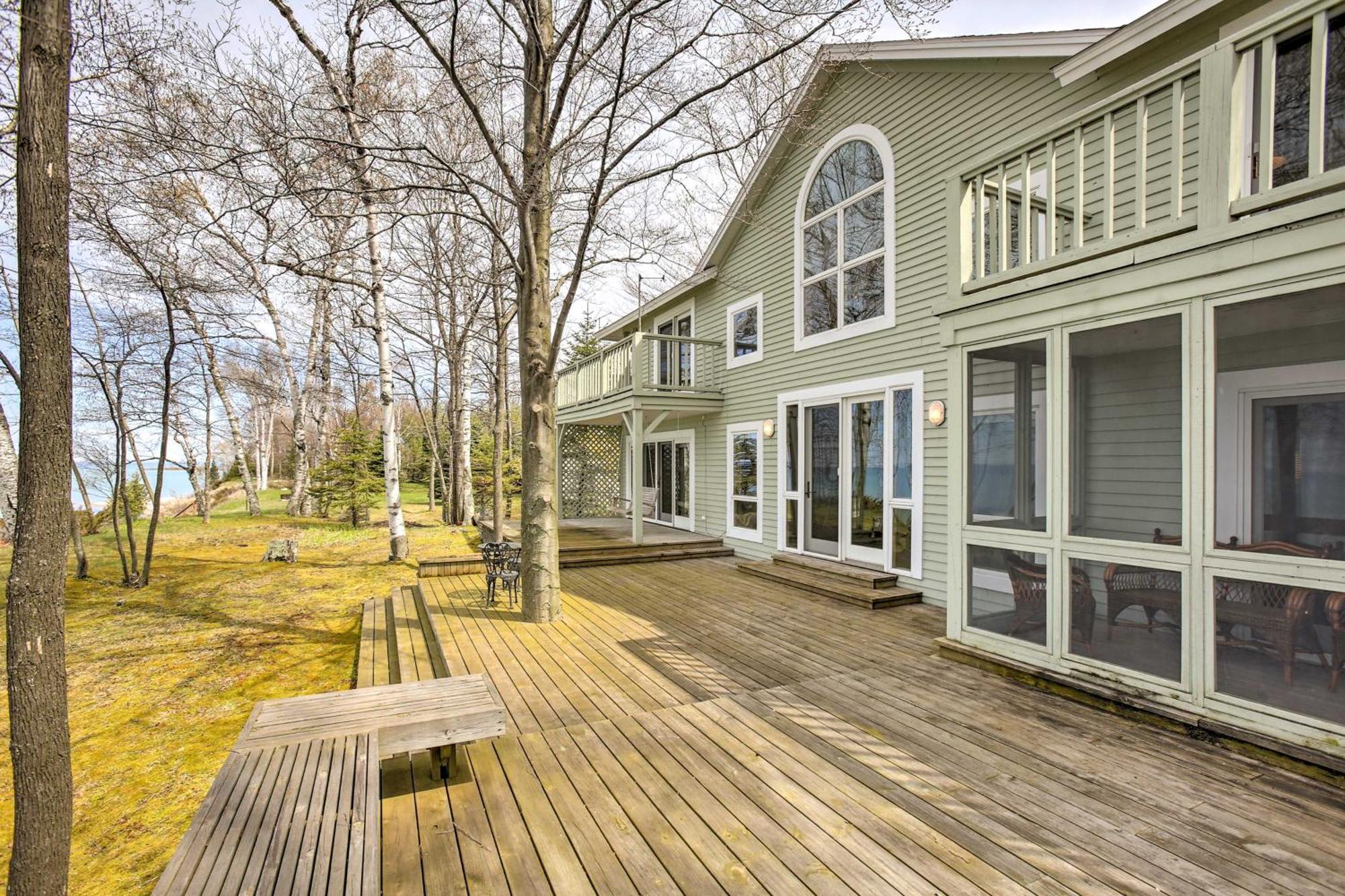 Gorgeous Charlevoix Home On Lake Michigan! Ellsworth Exterior photo